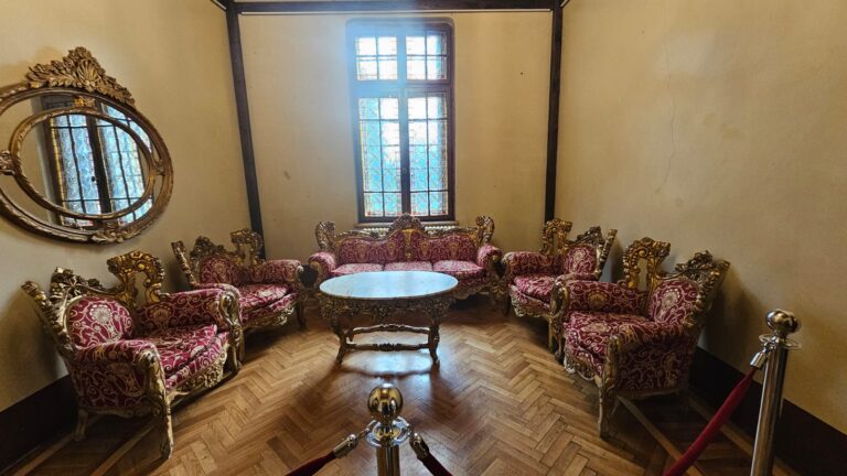 mobilier vechi castel